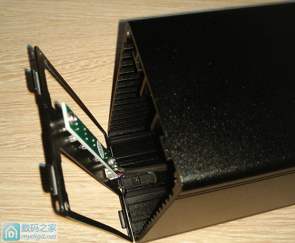 不黑不吹！艾客优品,AKITIOUSB3.1双盘位硬盘箱拆解简评