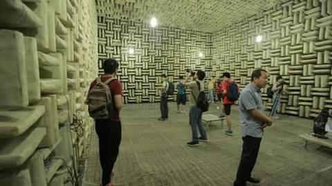 刘德华演技被周星驰碾压,刘德华梁朝伟化解尴尬