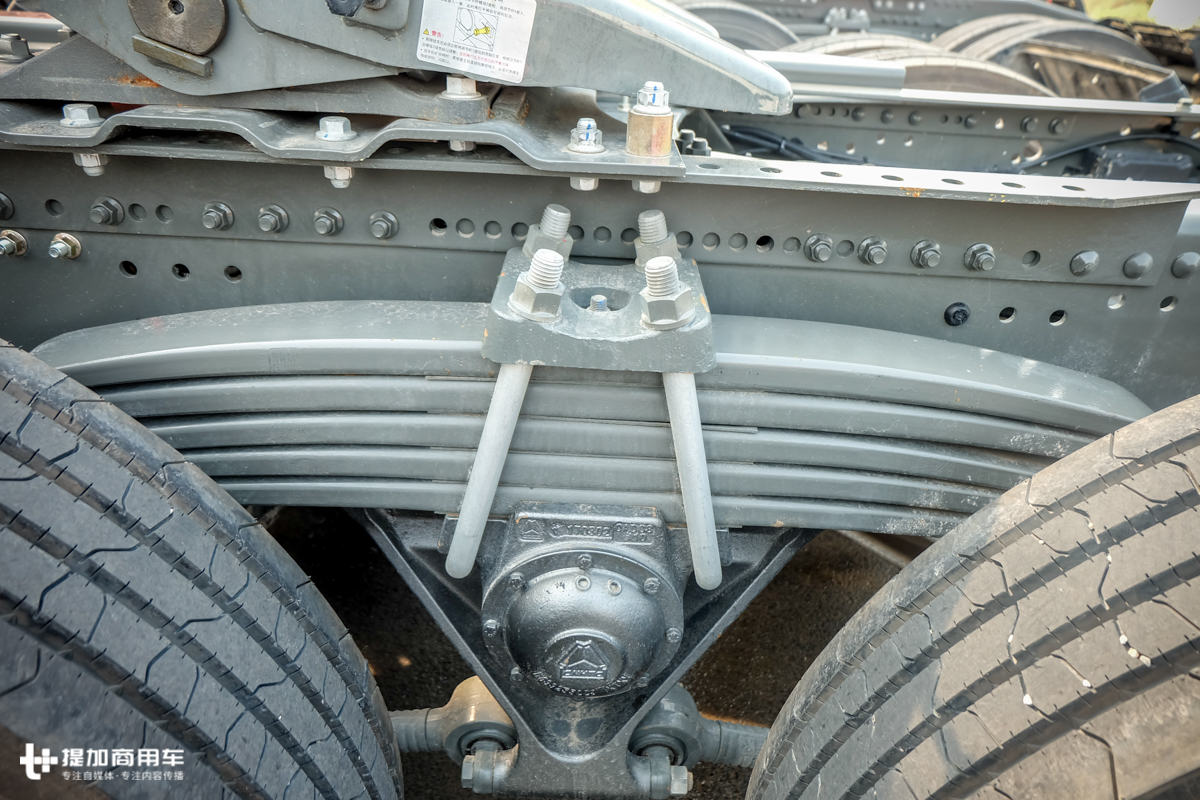 新款重汽t7牵引车,540马力的重汽