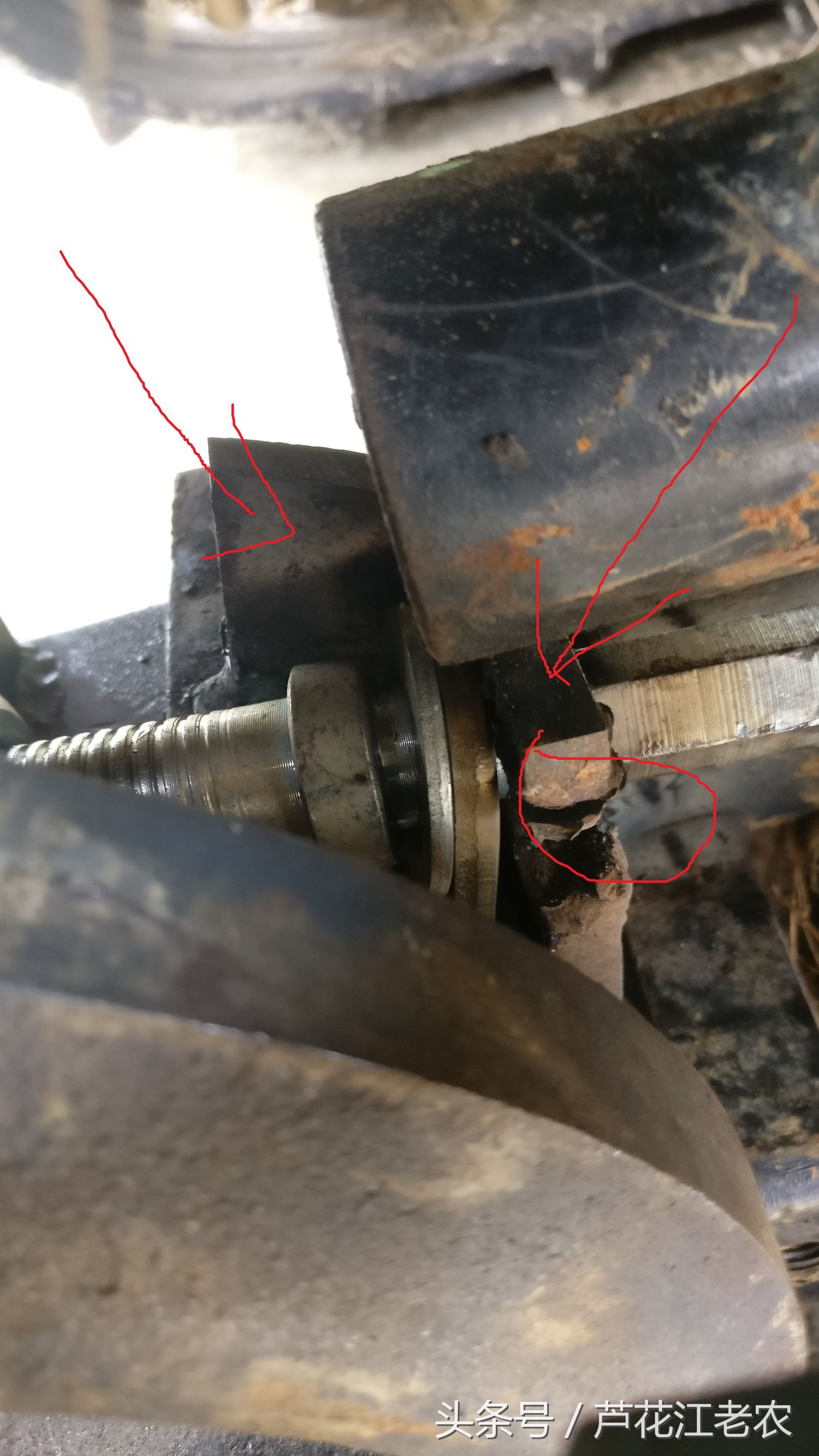 20170629福田雷沃RG40老款履带收割机导向轮改成下挂式