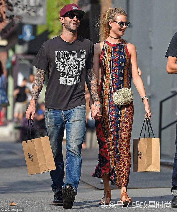 这个夏天你压箱底的波西米亚长裙又可以拿出来了