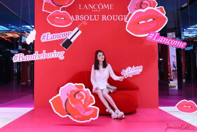 忘掉玻璃唇，现在是彩虹唇的时代了