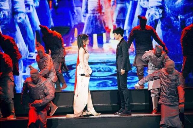 谢娜凭借实力进入决赛张杰助阵,明星恩爱夫妻你最喜欢哪对?