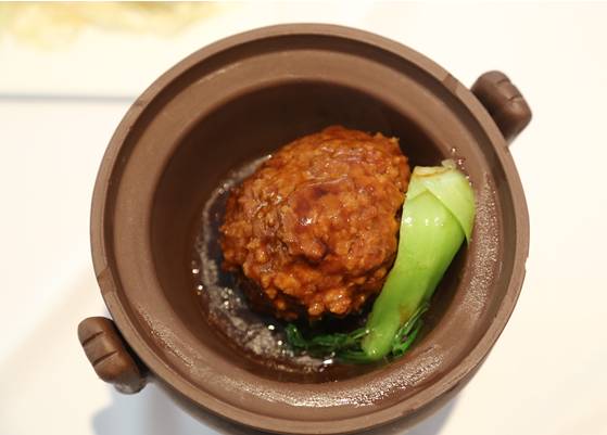 鼓起勇气踏入“武汉天地”剪头发，没想到却被“搞”大了肚子……