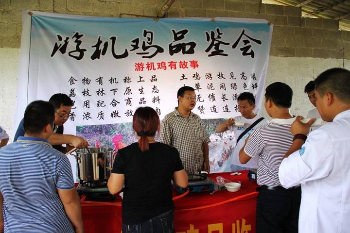 游机鸡是什么东西?吸引一群厨王跑到南宁农村吃