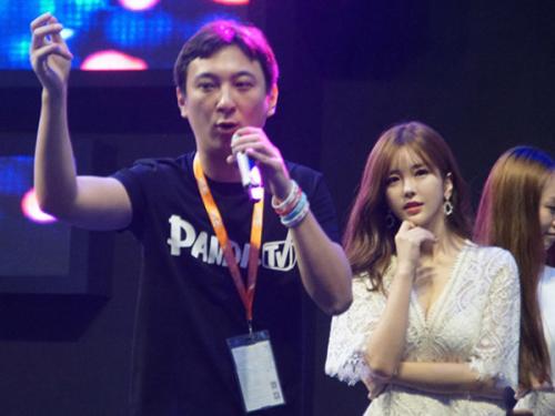 主播界的那些土豪传说，貌似在这个星球从没发生过