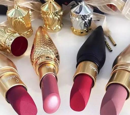 过期的化妆品不要扔了为了省钱,过期的化妆品要不要扔了