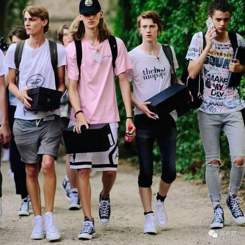 gucci刺绣小白鞋图案,gucci小白鞋金字母