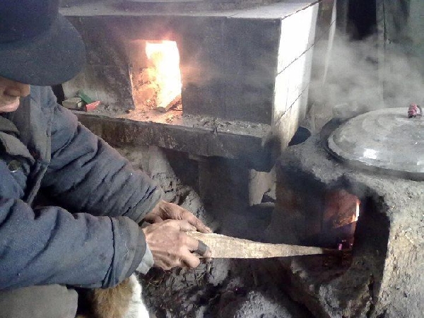 农村大门口对厨房门口解决办法,农村院子大门对着厕所有啥说法