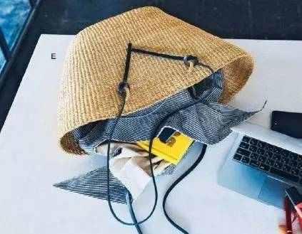 最近整个时尚圈都中了这个包包的毒!