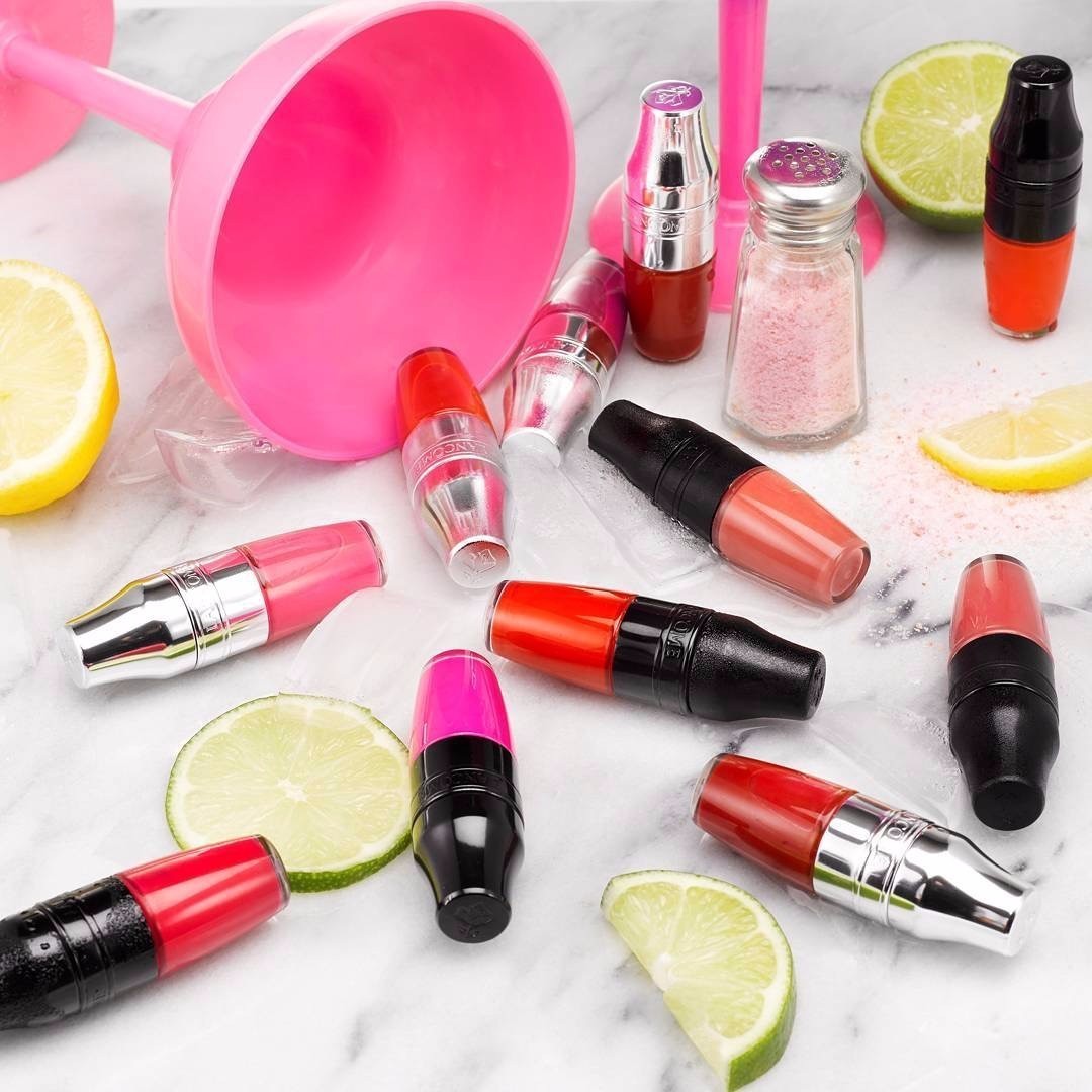 忘掉玻璃唇，现在是彩虹唇的时代了