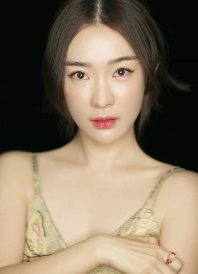 忘掉玻璃唇，现在是彩虹唇的时代了