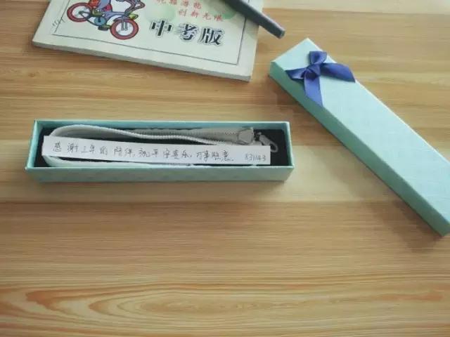 要不是腰软，怎么能把腿的劈这么开？