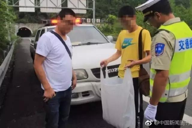 要不是腰软，怎么能把腿的劈这么开？