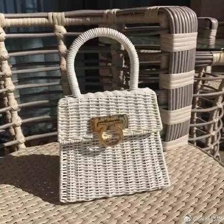 最近整个时尚圈都中了这个包包的毒!