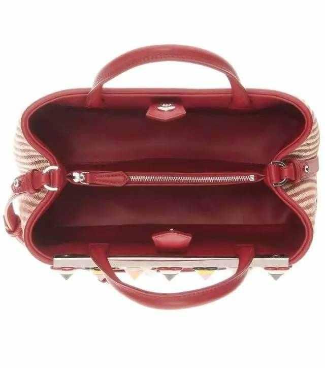 最近整个时尚圈都中了这个包包的毒!