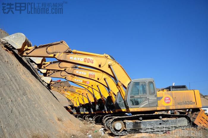 开挖掘机就是这么简单,开挖掘机原来这么简单