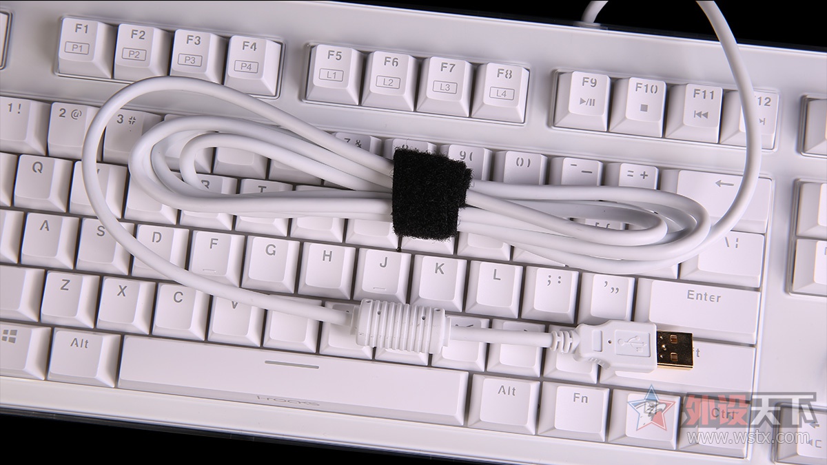 这款键盘有点厉害：可调键程、可在右上方组装乐高模型，最重要的是它有10种灯效