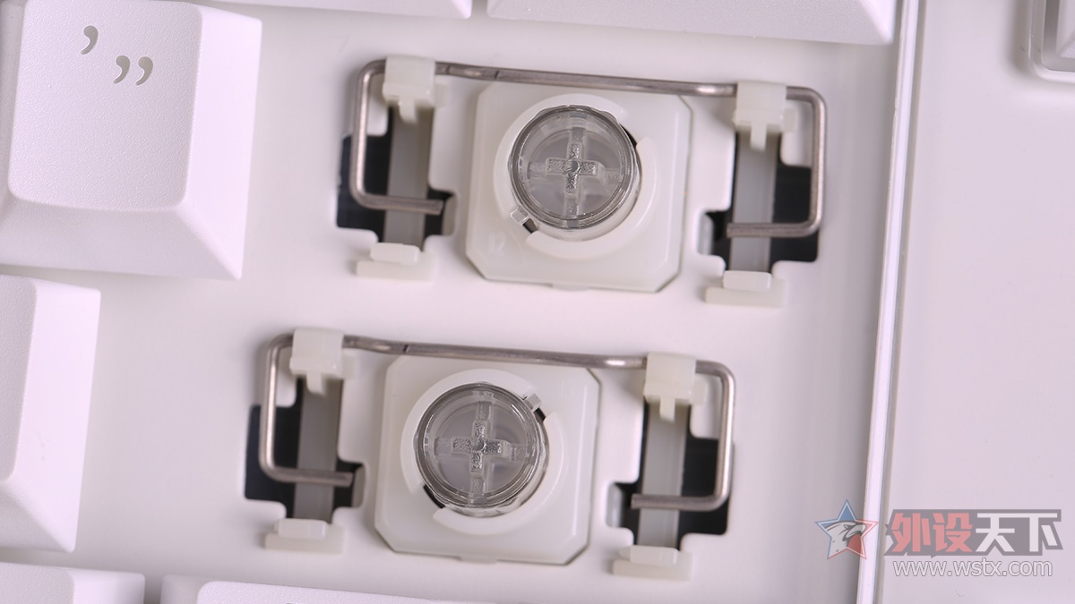 这款键盘有点厉害：可调键程、可在右上方组装乐高模型，最重要的是它有10种灯效