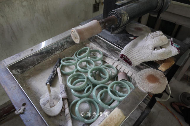 云南瑞丽翡翠玉器交易市场,瑞丽姐告翡翠批发市场在哪里