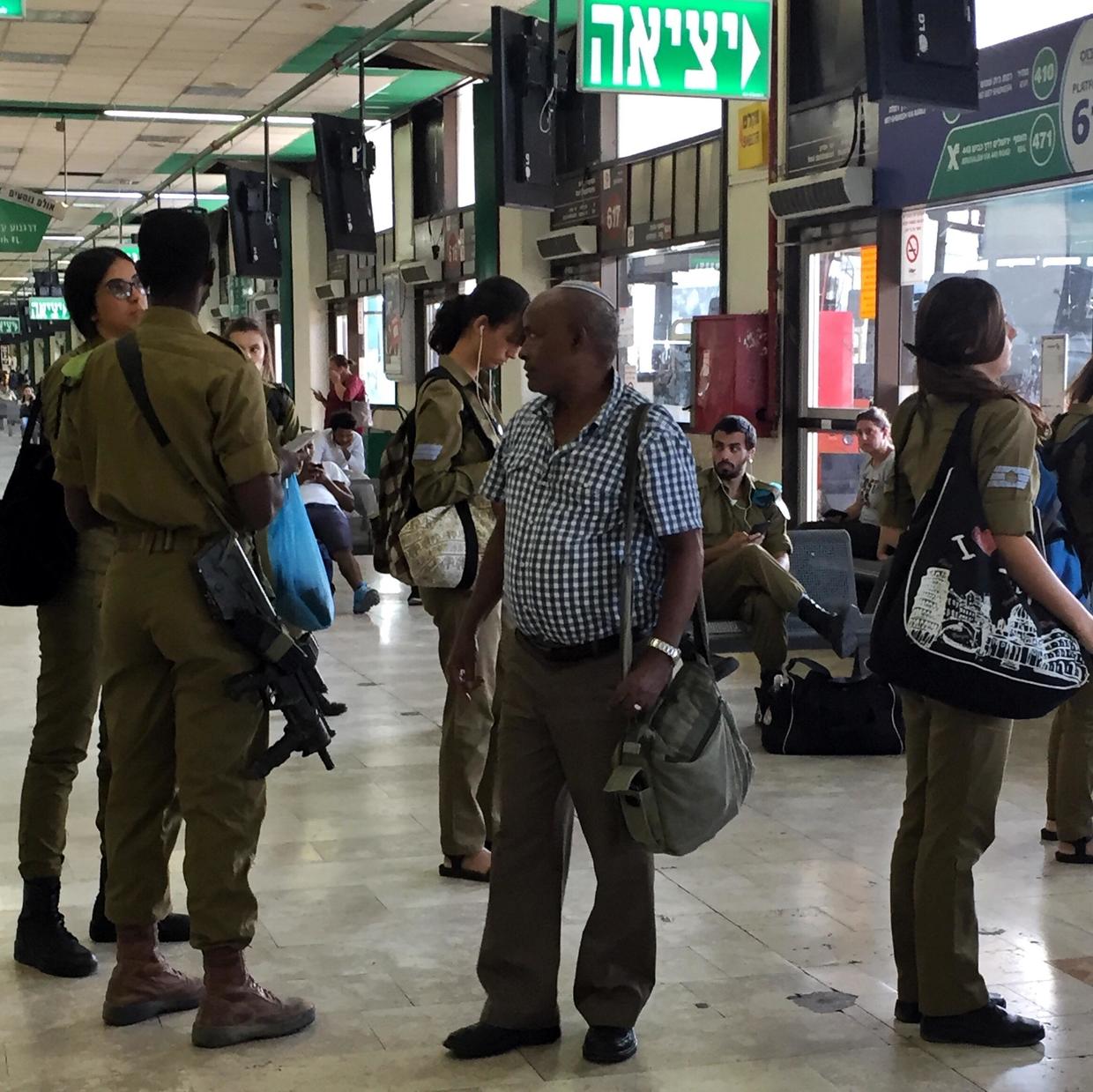 以色列特拉维夫闹市区 (以色列特拉维夫白色之城繁荣原因)