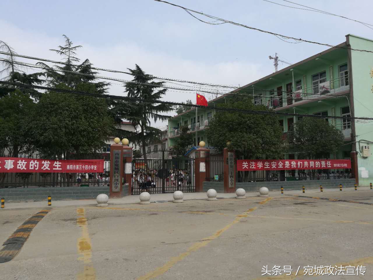 街道开展防未成年人溺亡会议,社区开展校园周边安全隐患排查