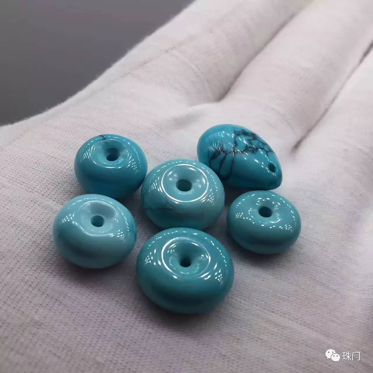 新买的绿松石没有光泽,刚买回来的绿松石要泡油吗