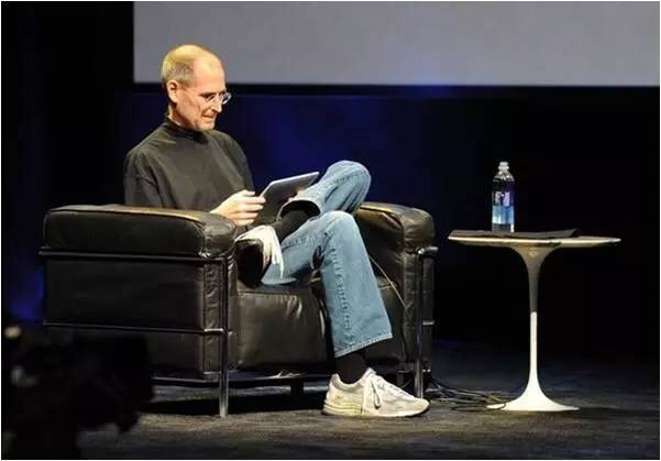 它们都是有故事的椅子，就是被国人玩坏了