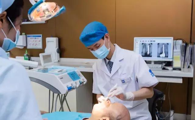 “8分钟植牙”“激光植牙”“低价植牙”福州部分民营口腔真有点乱!都被全国通报了!你还敢种吗?