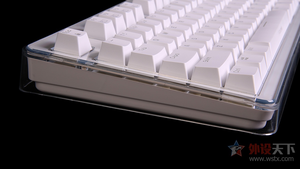 这款键盘有点厉害：可调键程、可在右上方组装乐高模型，最重要的是它有10种灯效