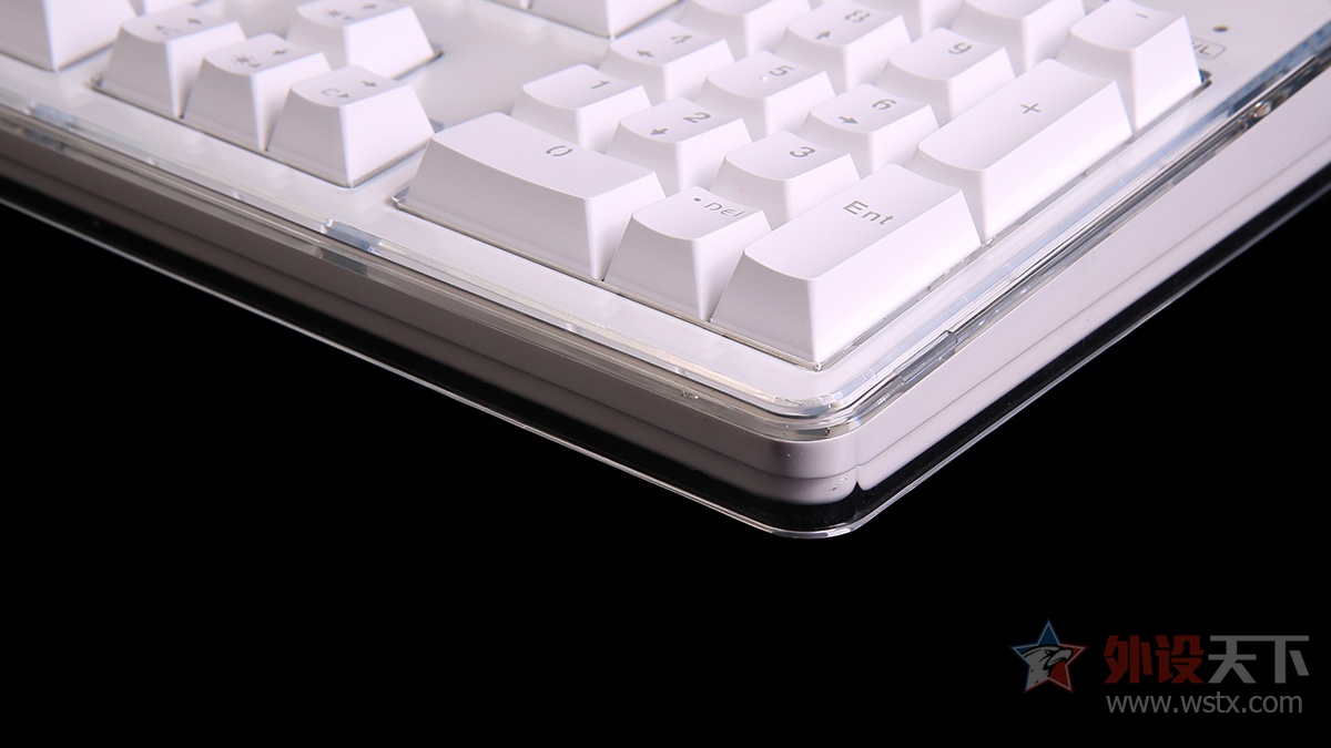 这款键盘有点厉害：可调键程、可在右上方组装乐高模型，最重要的是它有10种灯效