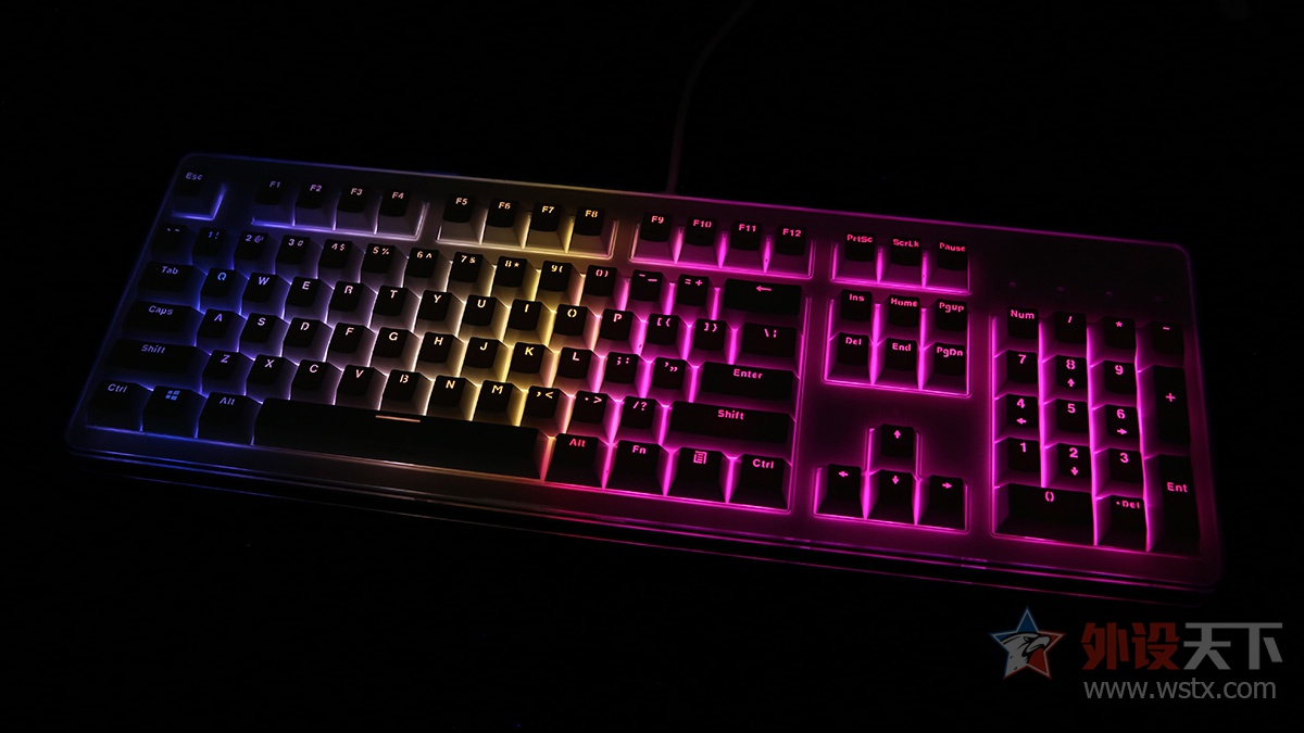 这款键盘有点厉害：可调键程、可在右上方组装乐高模型，最重要的是它有10种灯效