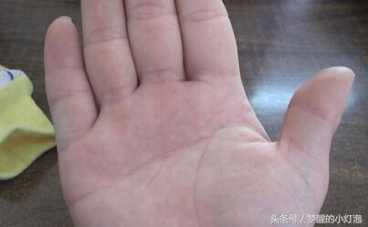 手相中间的线断了什么意思,手相断纹掌是好是坏