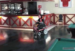 GIF，当你走在高山流水，要小心画地为牢！哈哈！走村庄里要小心！