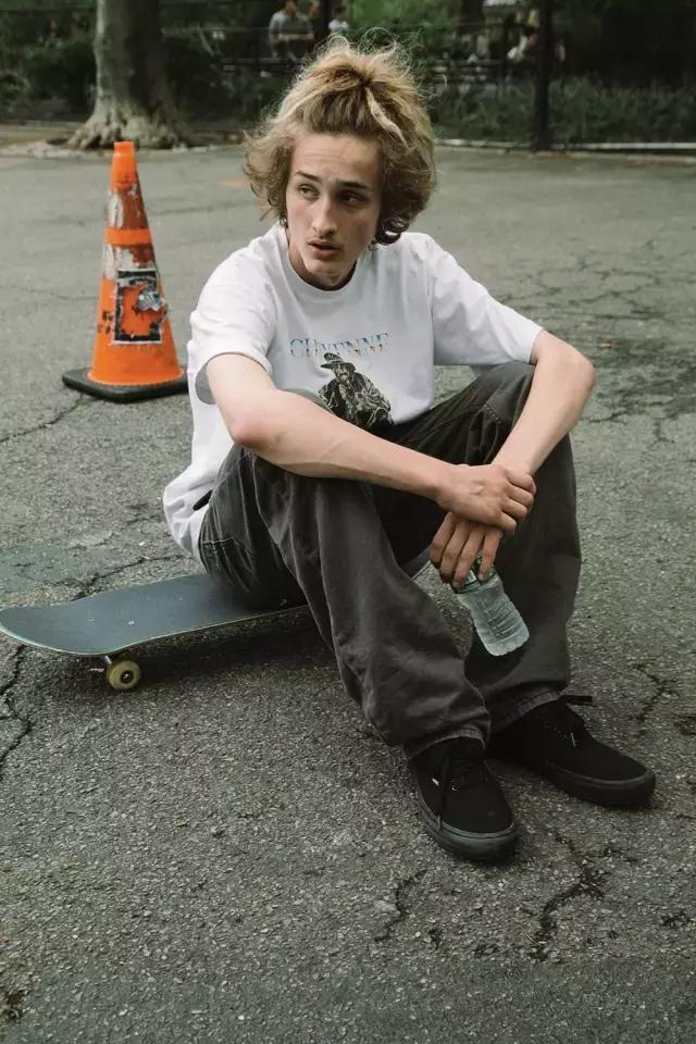 如果你觉得滑板鞋只有VANS和Nike的话，那我现在想教你做人了