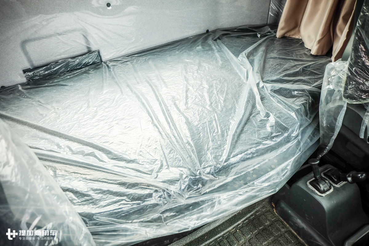 新款重汽t7牵引车,540马力的重汽