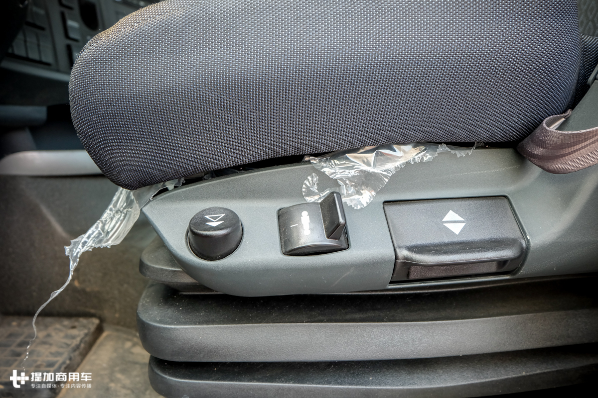 新款重汽t7牵引车,540马力的重汽