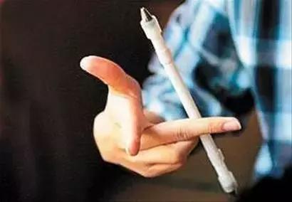 公司里这14种肢体语言错误一定要避免，否则你怎么死的都不知道！