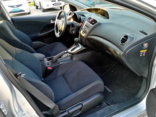 本田思域两厢的优缺点,2011款本田思域和09款思域一样吗