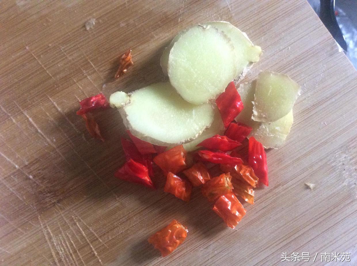 笋干经过这样处理烧肉才会好吃,浙江笋干梅干菜烧肉的家常做法