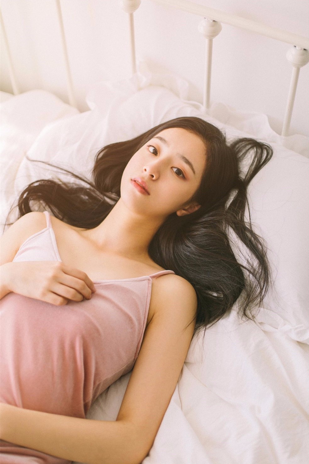 发量多简单又好看的头发造型教程,如何拍头发发丝好看