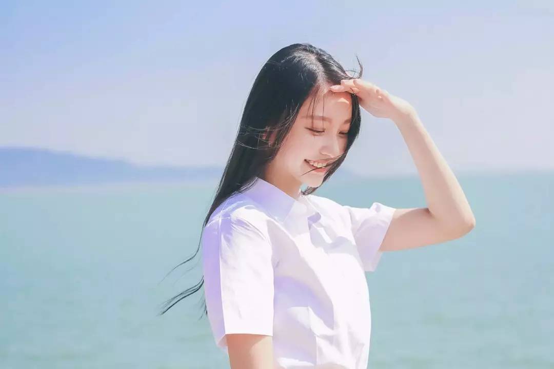 发量多简单又好看的头发造型教程,如何拍头发发丝好看