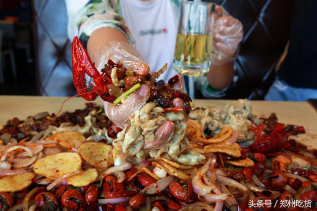 几个意思？去郑州南阳路吃海鲜,服务员你把菜倒桌上就跑？