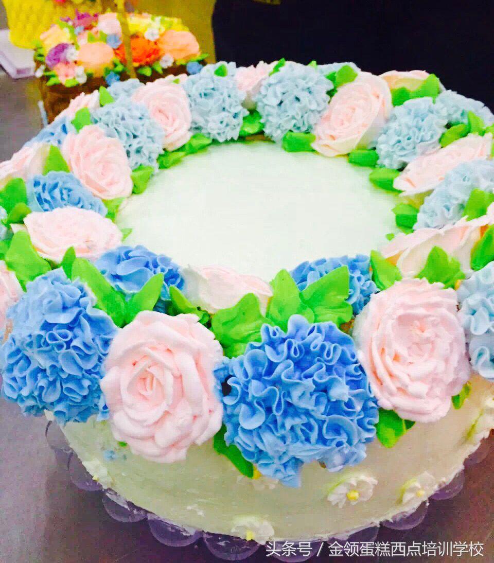 最实用蛋糕裱花嘴的方法,家庭版生日蛋糕裱花的正确方法