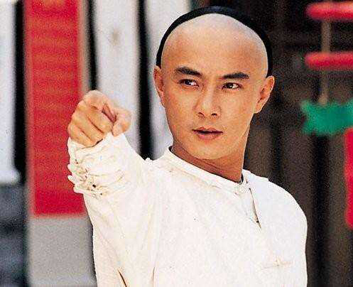 晒港剧晒港茶晒维港晒青涩照片,看看黄晓明唐嫣baby张卫健眼中的香港