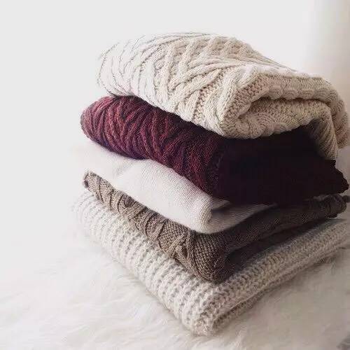 毛衣肩膀被衣架挂变形了怎么办,毛衣被热水烫变形了怎么恢复