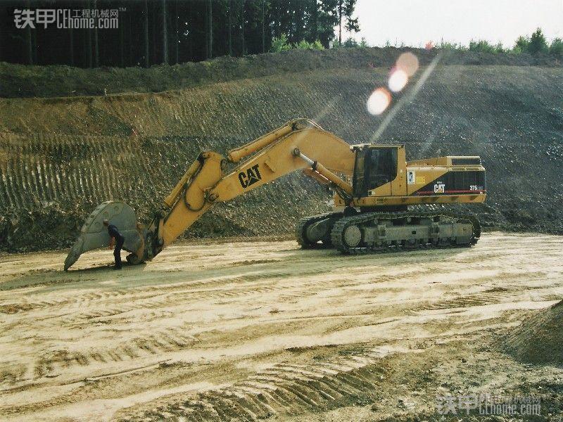 开挖掘机就是这么简单,开挖掘机原来这么简单