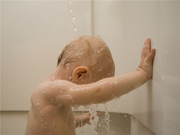 宝宝出汗多后背都是湿的,宝宝出汗多全身湿湿的