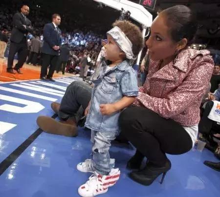 开挂的一家人动漫,开挂的一家人漫画