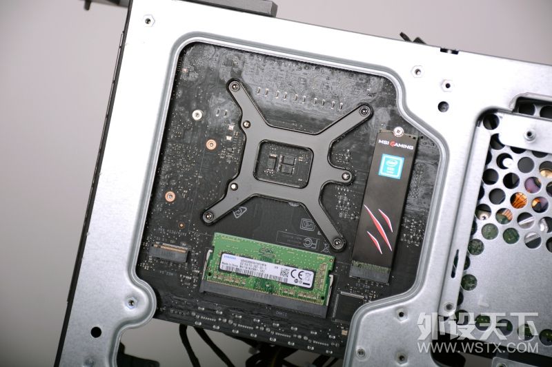 这才是游戏手机该有什么样的样子,微星宙斯盾钛3主机